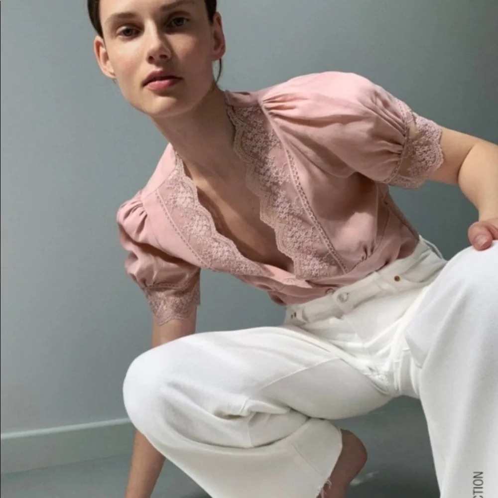CONTRAST LACE V-NECK PUFF SLEEVES BLOUSE